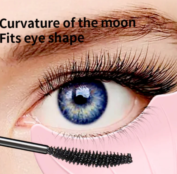Silicone Eyeliner Tool – Curved for Easy Application | BeautyBare - Image 5