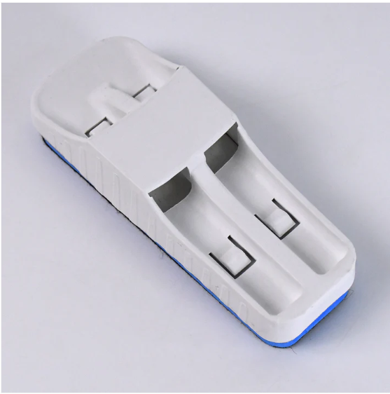 Magnetic Duster – Dual Marker Holder & Lightweight | Deskura - Image 3