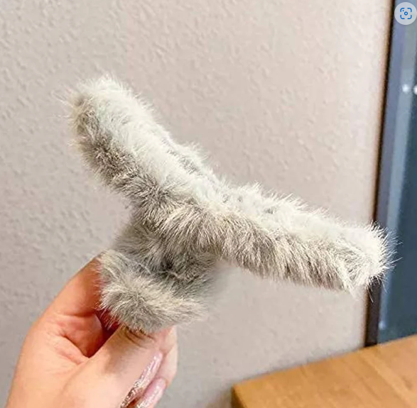Plush Hair Claw Clip – Soft, Non-Slip & Stylish | Calm & Curl