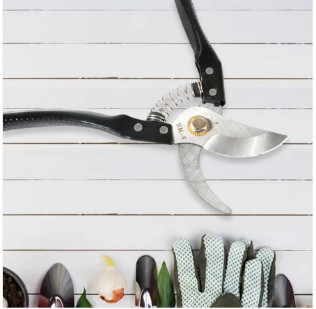 Garden Shears – High Carbon Steel Blades, Non-Slip Grip | Velvet Wipe - Image 3