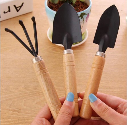 Garden Tool Kit – Durable 3-Piece Set with Wooden Handles - Image 3