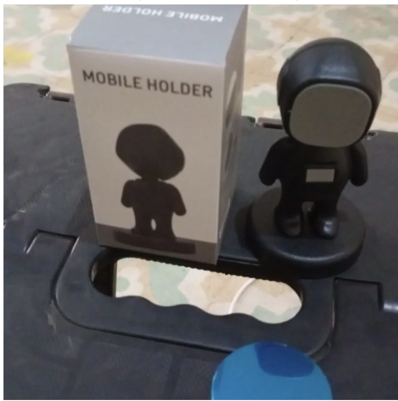 Cartoon Astronaut Magnetic Phone Holder – 360° Rotating Car Mount | Gambit