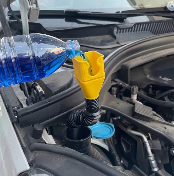 Flexible Plastic Funnel – Spill-Free Car Oil Fuel Filling