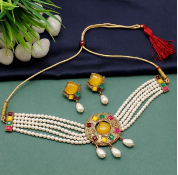 Stone Pearl Choker