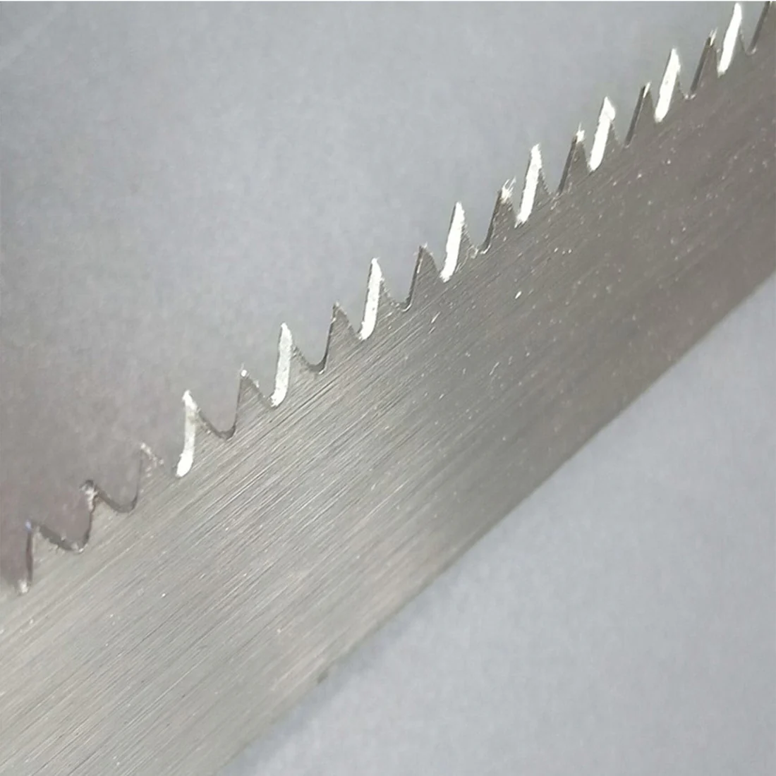 Achieve a beautifully manicured garden with ease using our premium Tree Pruning Saw from Tidy Roots.