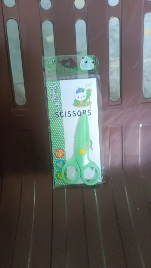 Plastic Safety Scissors – Safe, Colorful Preschool Training Tool - Image 4
