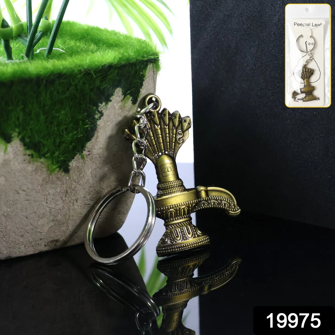 Discover the Lord Shiva Shivaling Metal Keychain, a durable spiritual accessory that blends faith and functionality for everyday use.
