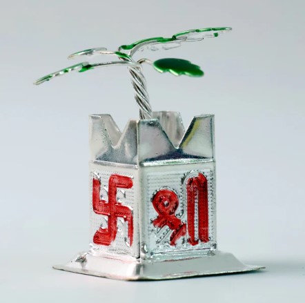 Tulsi Idol – Auspicious Mandir Decor & Spiritual Pooja Showpiece - Image 3