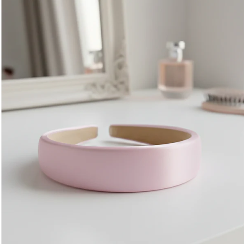 Padded Satin Hairband – Comfortable & Stylish Accessory