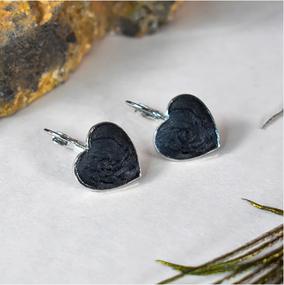 Black Heart Earrings – Stylish & Elegant | HV