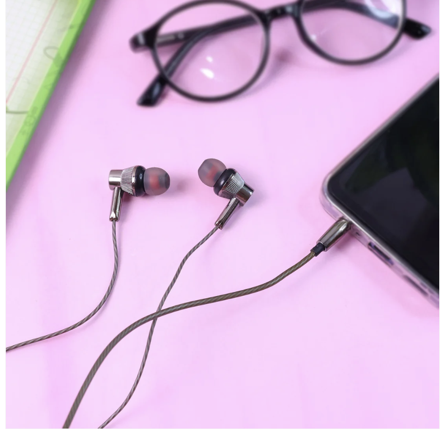 Wired Earphones with Mic – Clear Sound & Deep Bass Experience