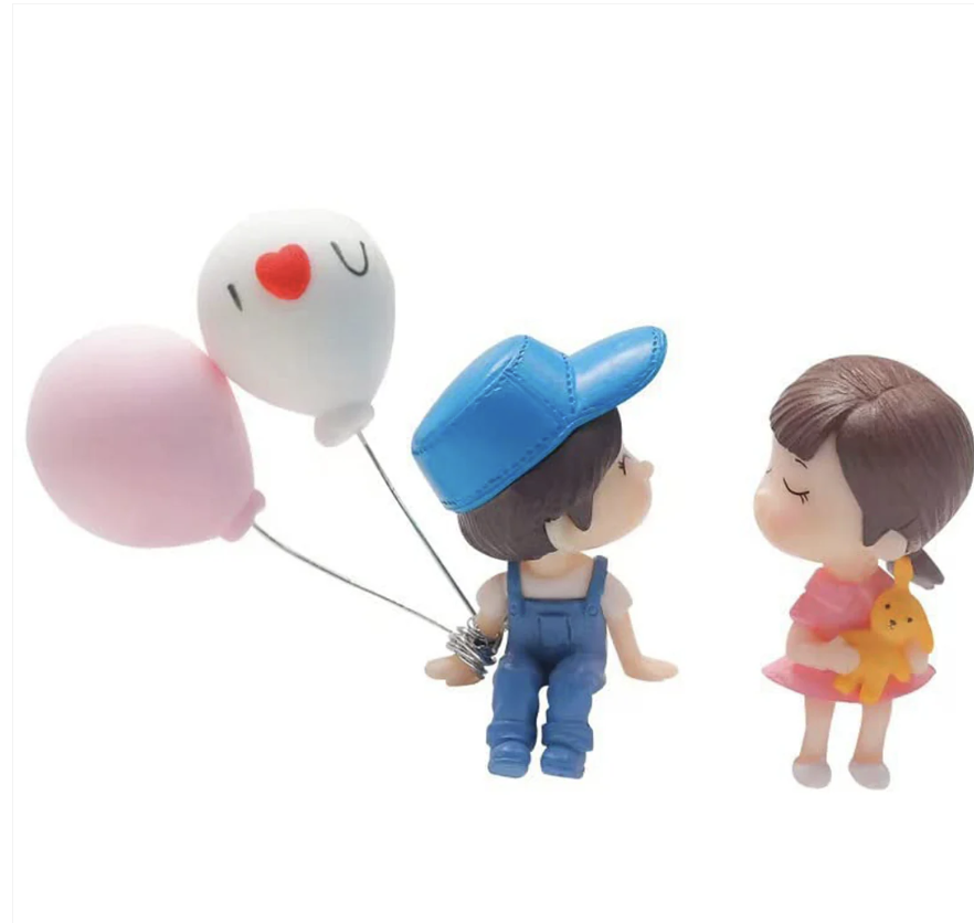 Cute Couple Car Dashboard Figurine – Romantic Mini Showpiece for Car & Home