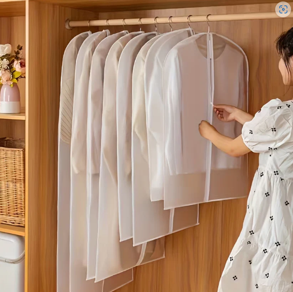 Foldable Suit Cover – Space-Saving Non-Woven Clothes Protection