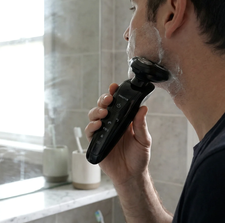 Rechargeable Electric Rotary Shaver – Precise 3D Floating Head by DeoDap - Image 4