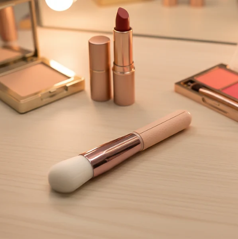 Soft Makeup Brush for Flawless Face Blending – Gentle & Precise