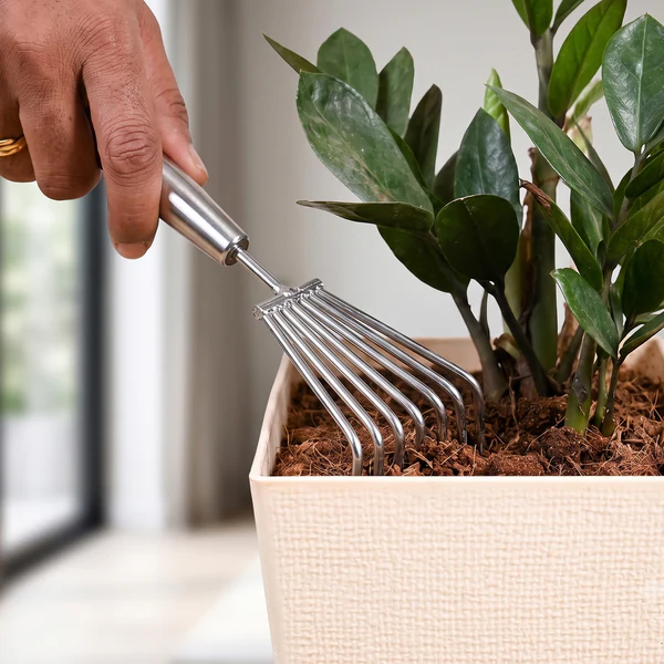 Stainless Steel Garden Rake – Durable & Rust-Resistant Tool for Easy Gardening - Image 4